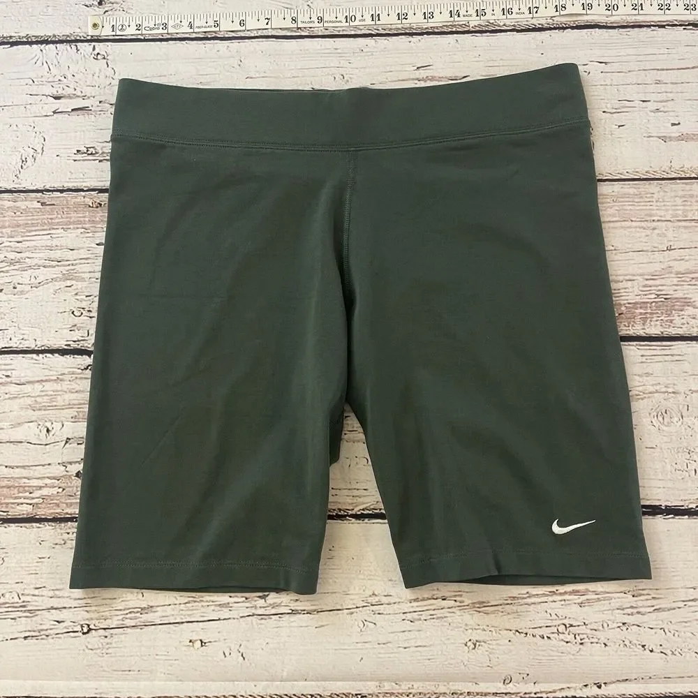 Nike Bike Shorts Women's‎ Size XL Green Sportswear Essential Women's Mid-Rise